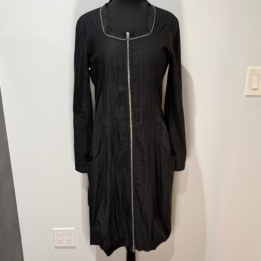Deca De Vous a Nous | Full Zip Long Sleeve Bubble Bottom Dress